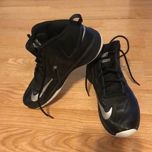 Nike shoes team hustle D7 black size 6